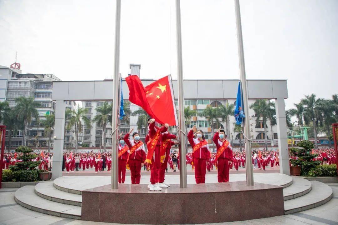陈建斌带陈晓上门抓嫌犯，为何面带微笑？
